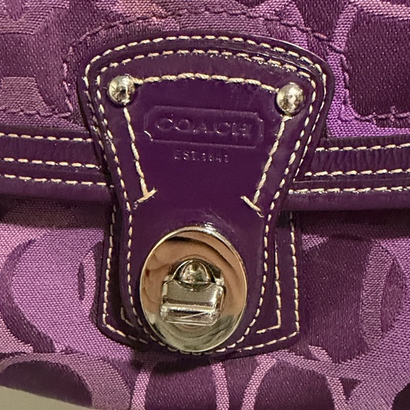 Vintage COACH Optic wristlet - Picture 3 of 6